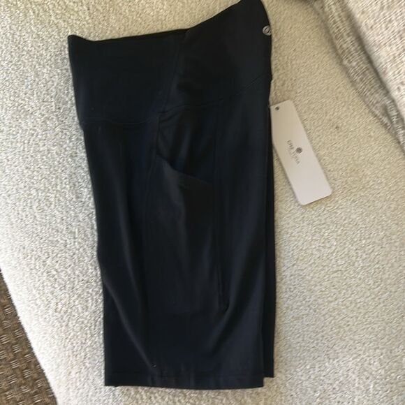 CRZ YOGA Biker Shorts 8 Inches - High Waisted Side Pockets, Black, Size XS, NWT - Picture 5 of 7
